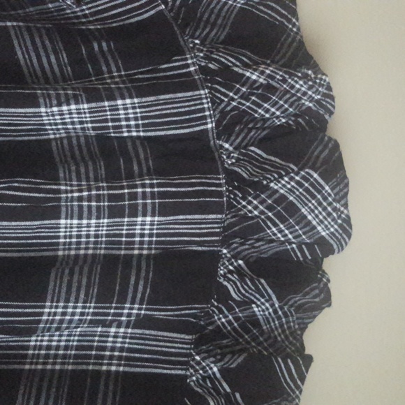 beachlunchlounge Black and White Plaid  Off the Shoulder RuffleTop, Size L - Picture 7 of 10